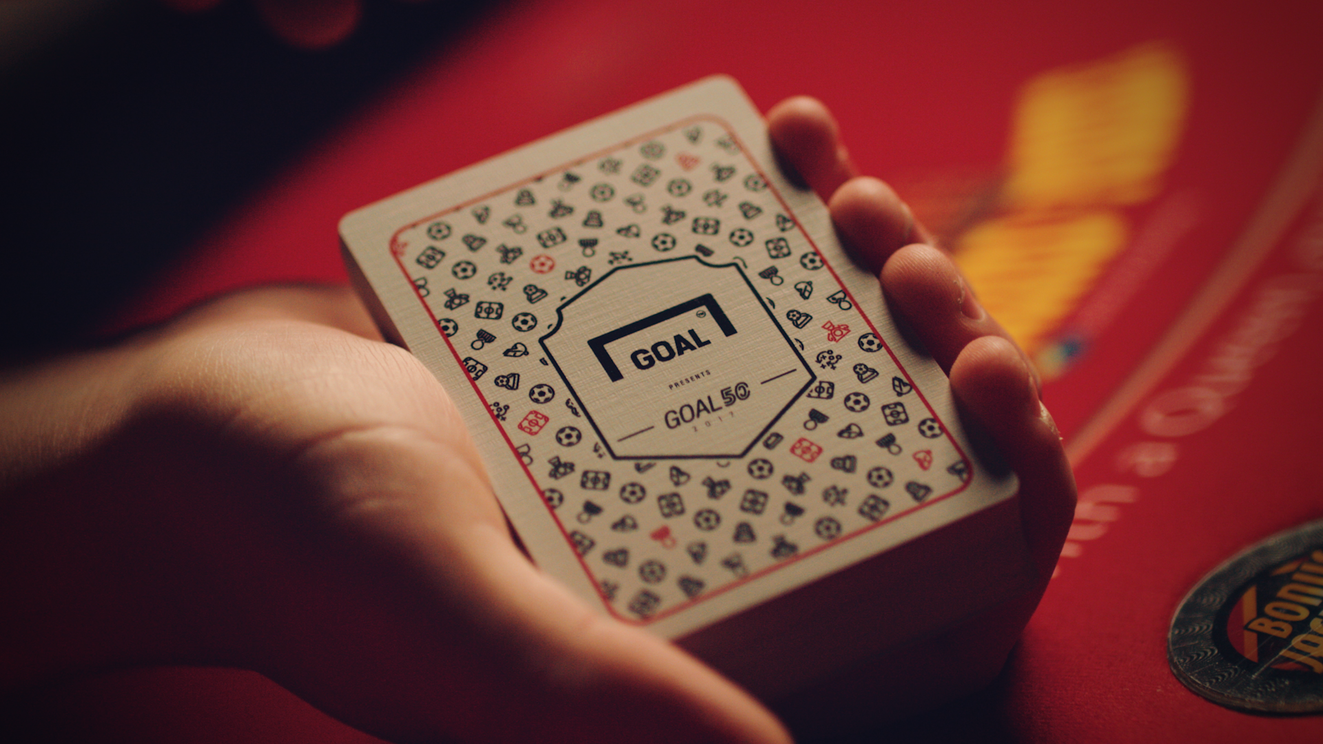 画册背后的 画册背后的